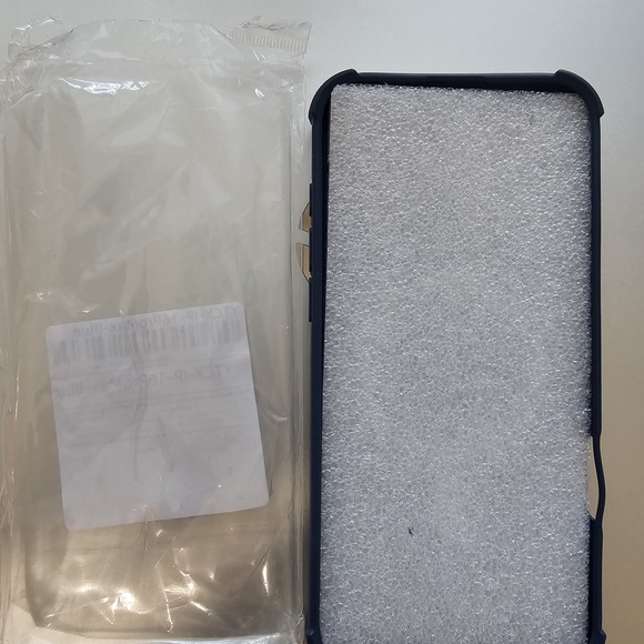 Magnetic Blue Phone Case - Picture 2 of 3